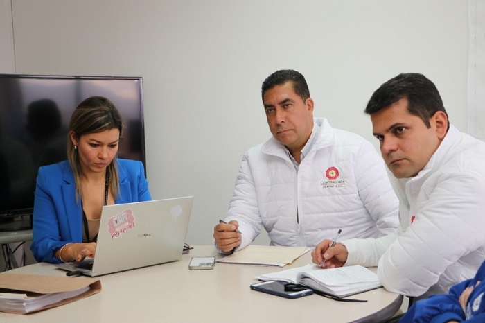 El Contralor Auxiliar, Carlos Acuña, adelanta diligencia fiscal en la Secretaría Distrital de Salud